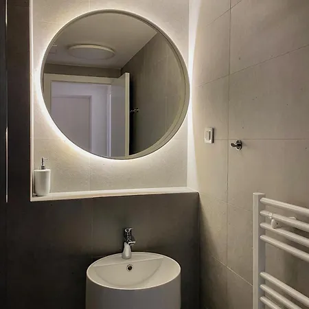 Finna New In Center Of Free Parking ليوبليانا