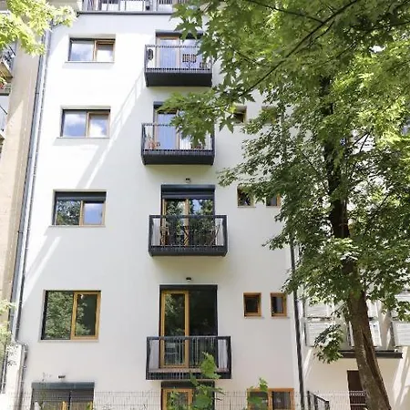 Finna New In Center Of Free Parking *